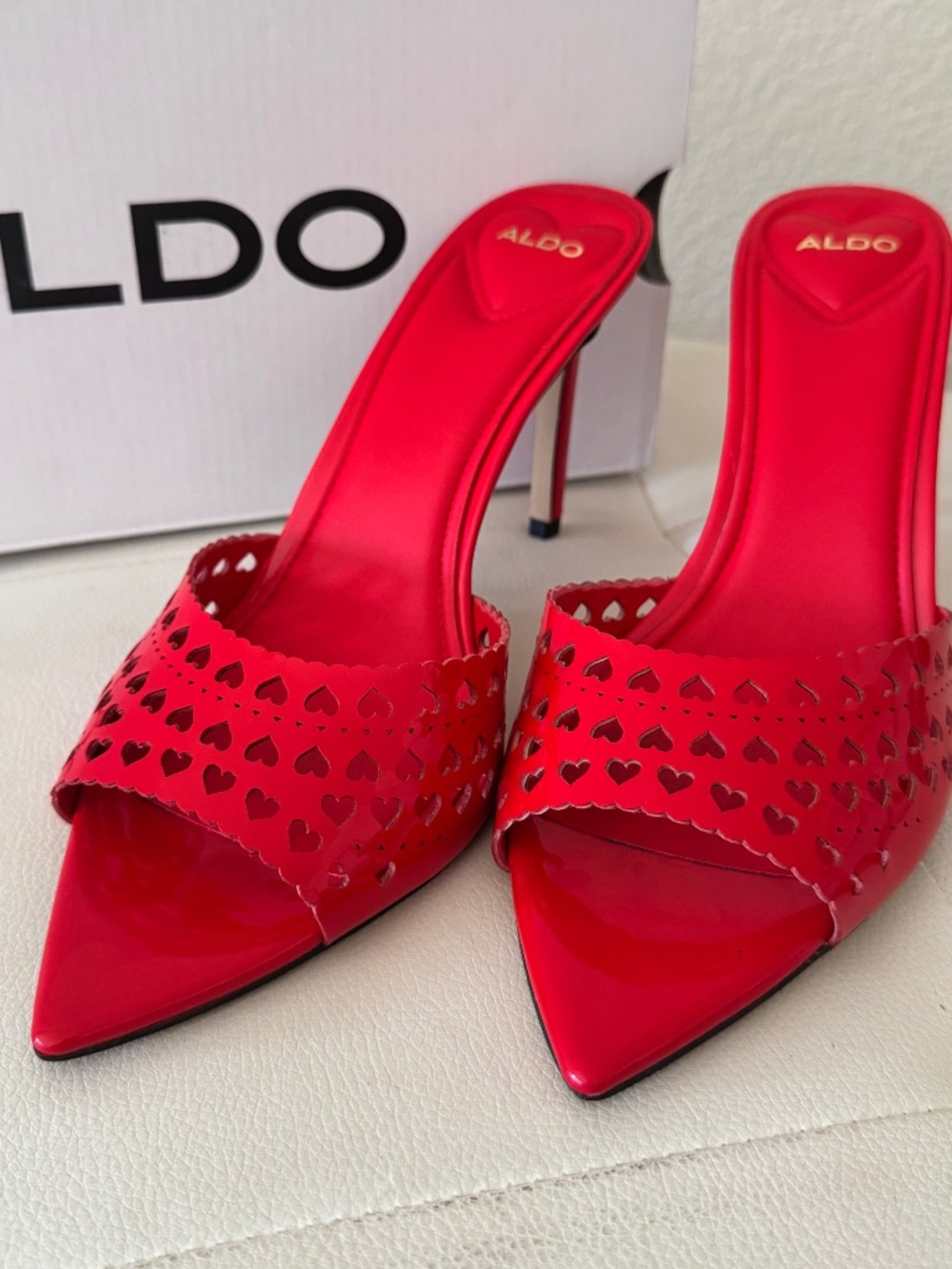 NWT - Aldo Lovemule Heart Heels - size 8.5 US